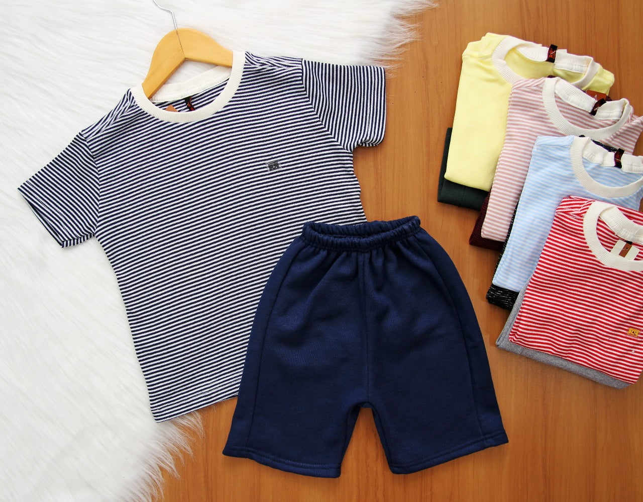 Cj. Blusa Listrada Short Moletom
